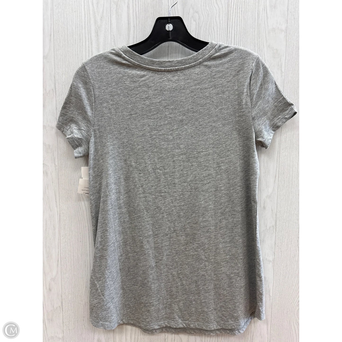 Top Short Sleeve Basic By Clothes Mentor In Grey, Size: Xs