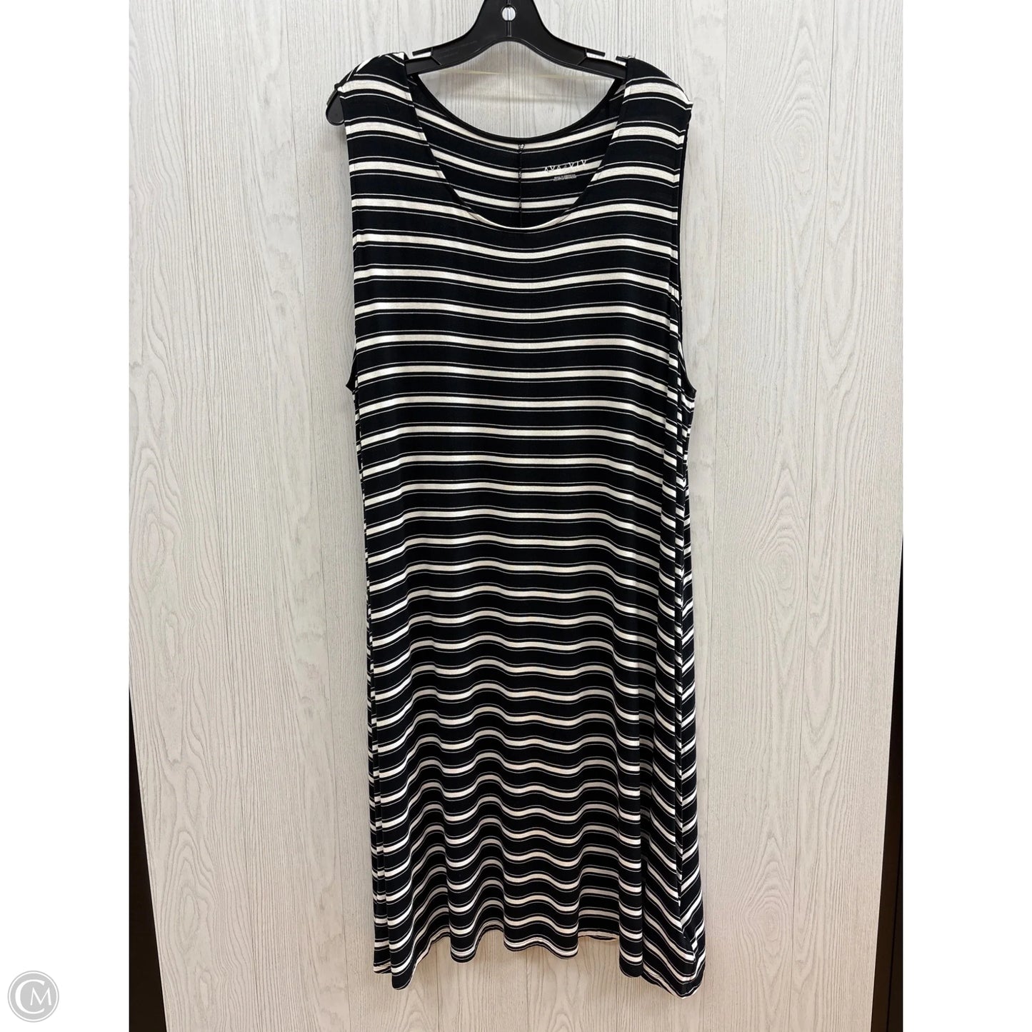 Dress Casual Short By Ava & Viv In Black & White, Size: 2x