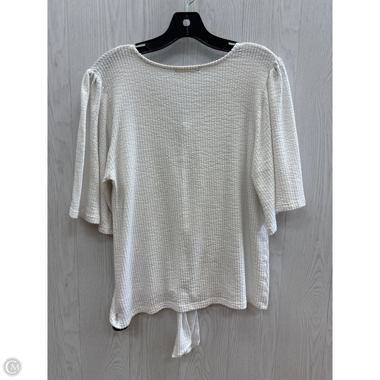 Top Short Sleeve By Clothes Mentor In White, Size: S