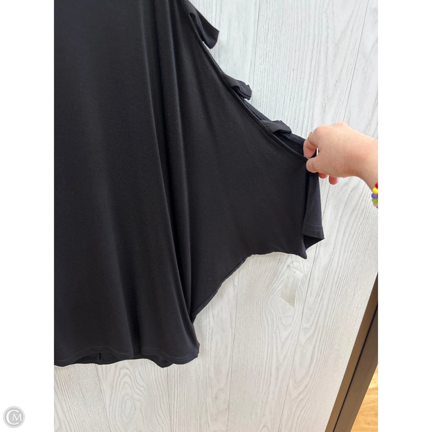 Top Short Sleeve By Clothes Mentor In Black, Size: S