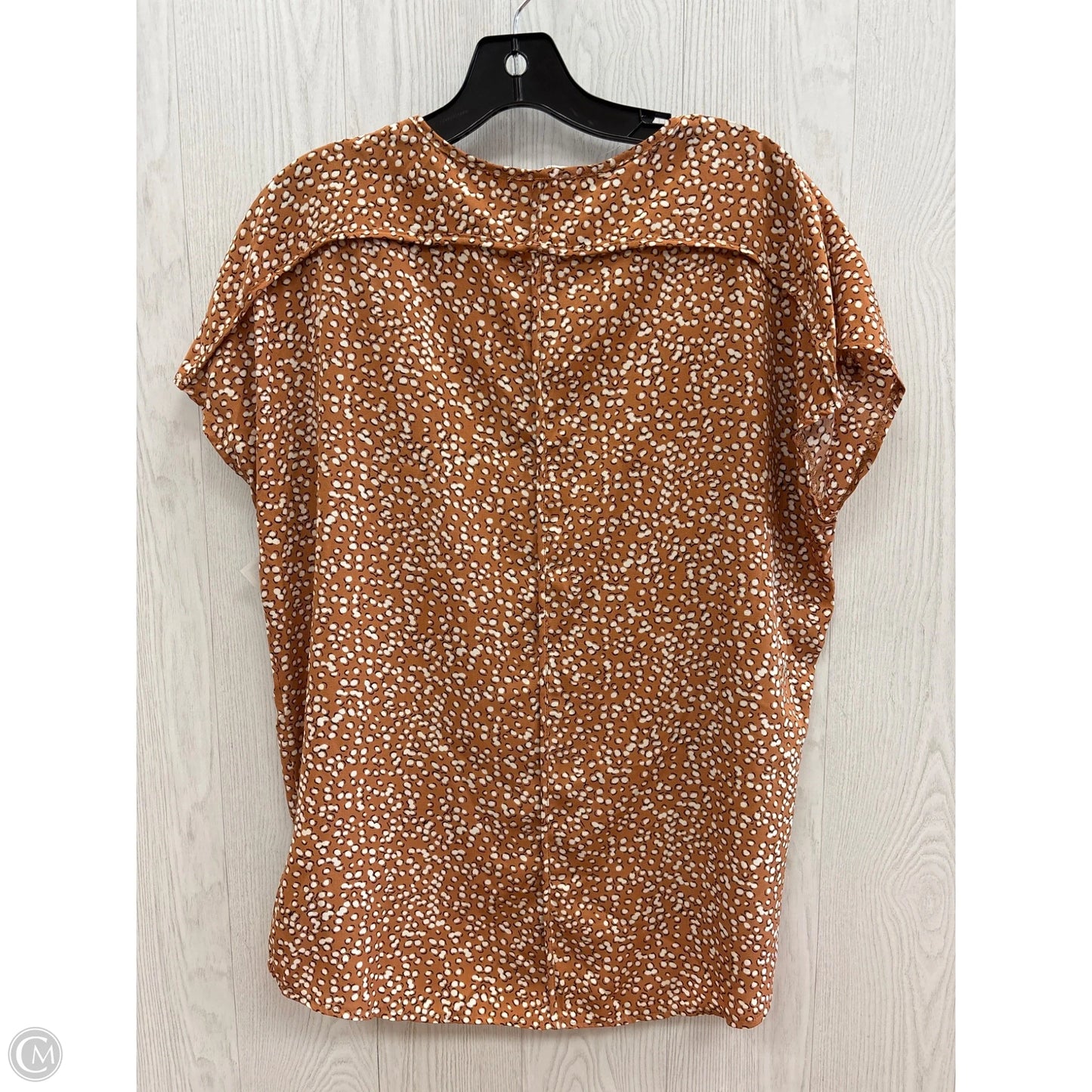 Top Short Sleeve By Clothes Mentor In Tan & White, Size: S