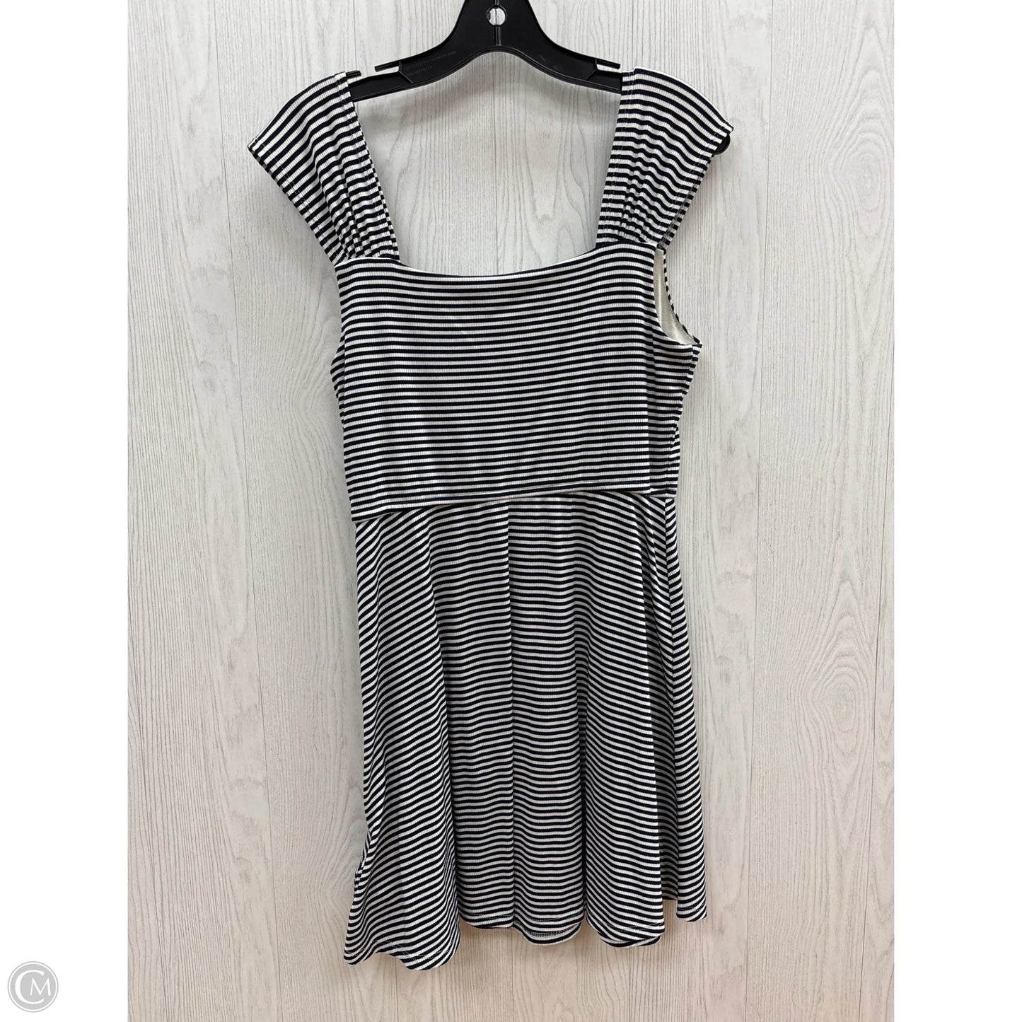 Dress Casual Short By Copper Key In Striped Pattern, Size: M