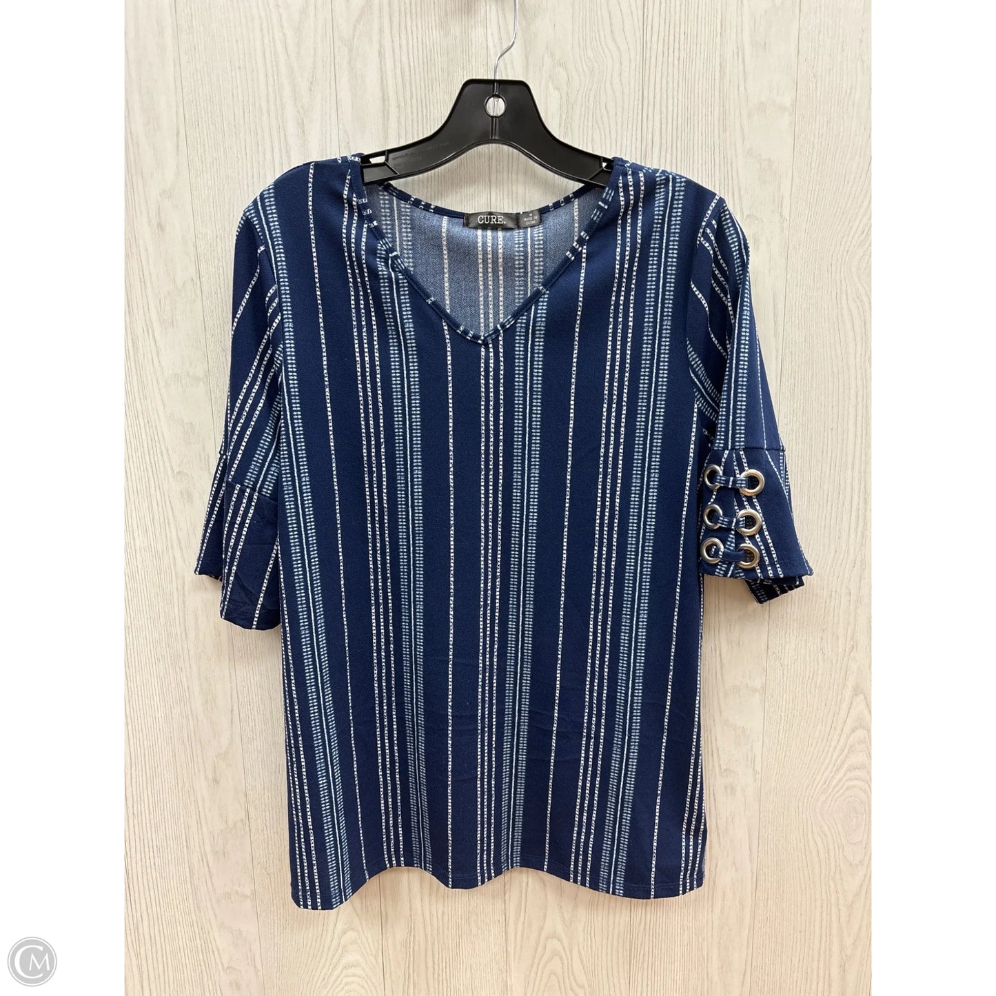 Top Short Sleeve By Clothes Mentor In Blue & White, Size: M