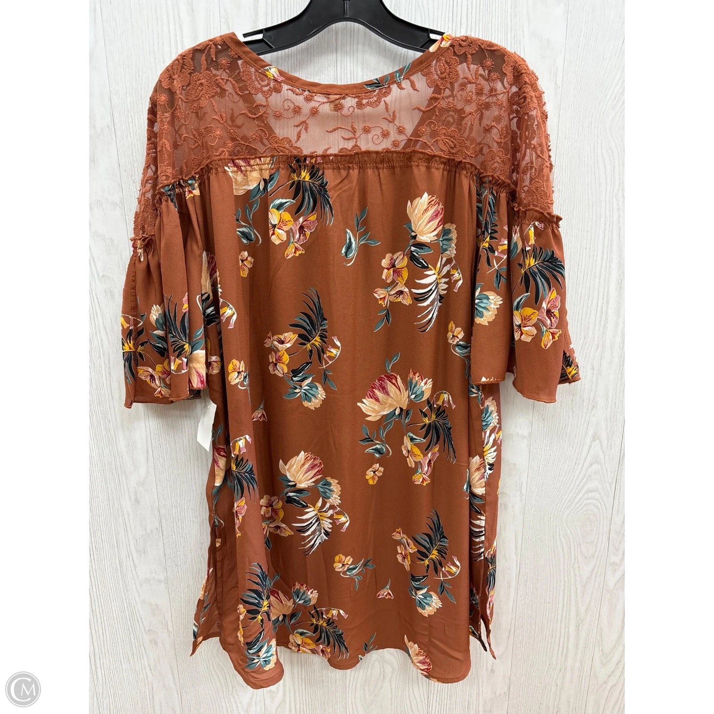Top Short Sleeve By Clothes Mentor In Floral Print, Size: M