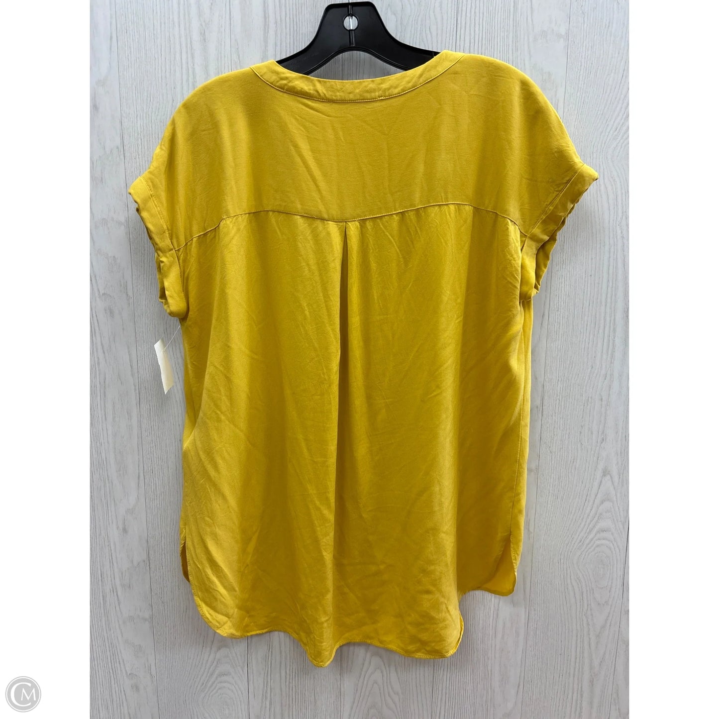 Top Short Sleeve By Rose And Olive In Yellow, Size: M
