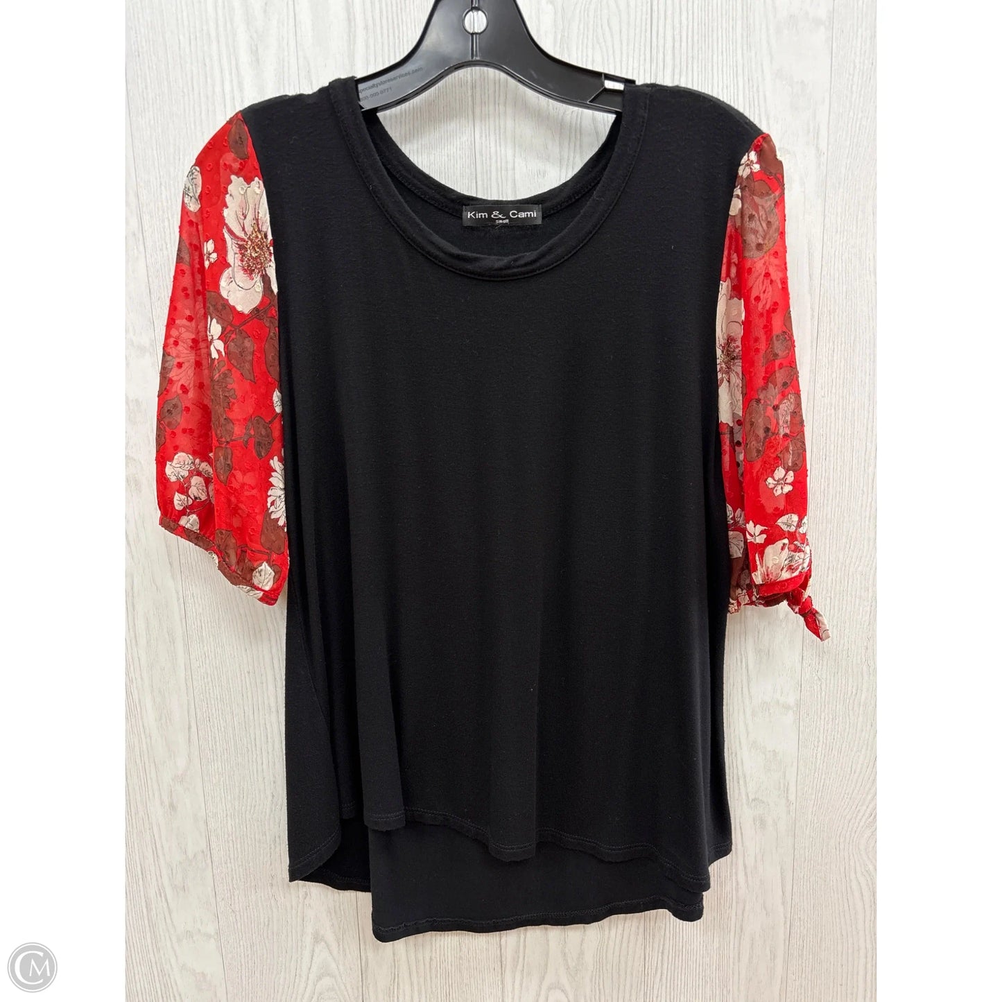 Top Short Sleeve By Kim & Cami In Black, Size: S