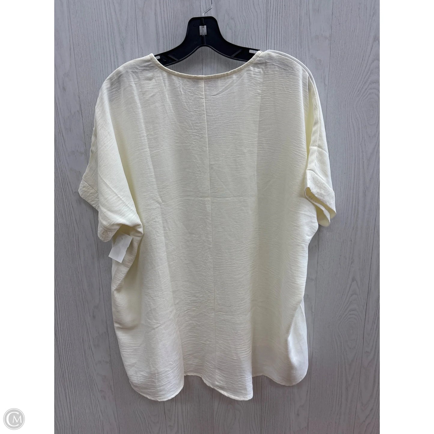 Top Short Sleeve By Clothes Mentor In Cream, Size: S