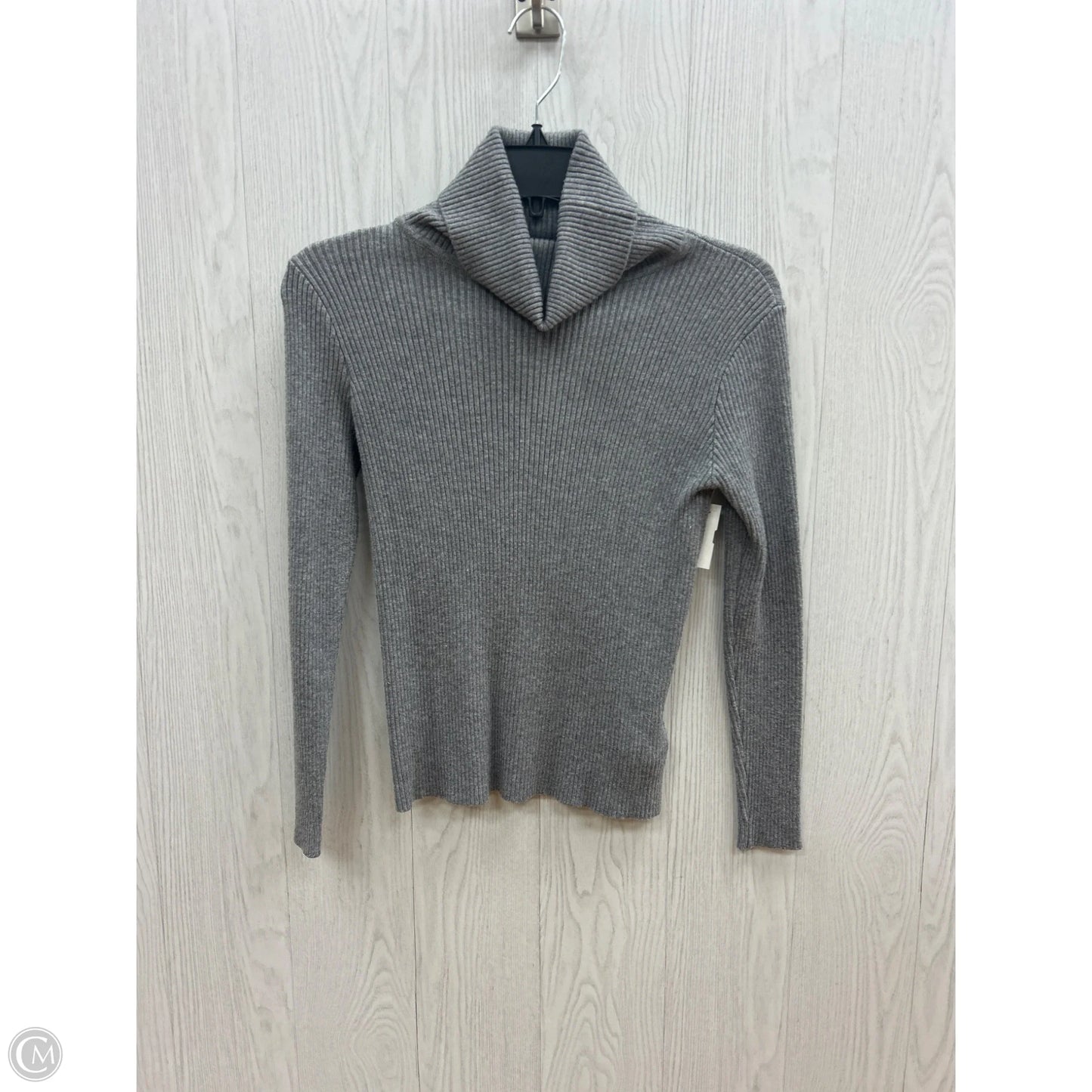 Top Long Sleeve By Clothes Mentor In Grey, Size: M