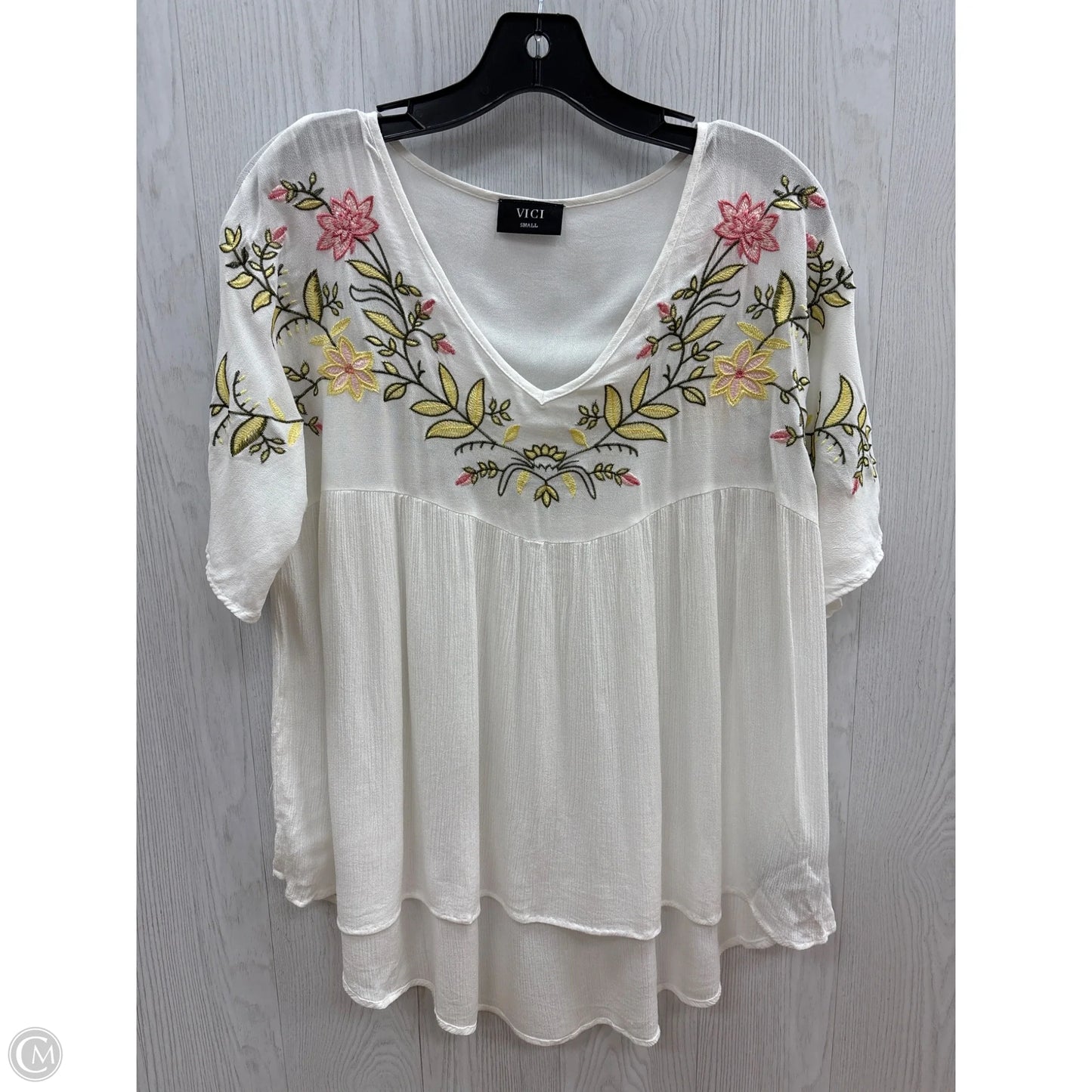 Top Short Sleeve By Vici In White, Size: S