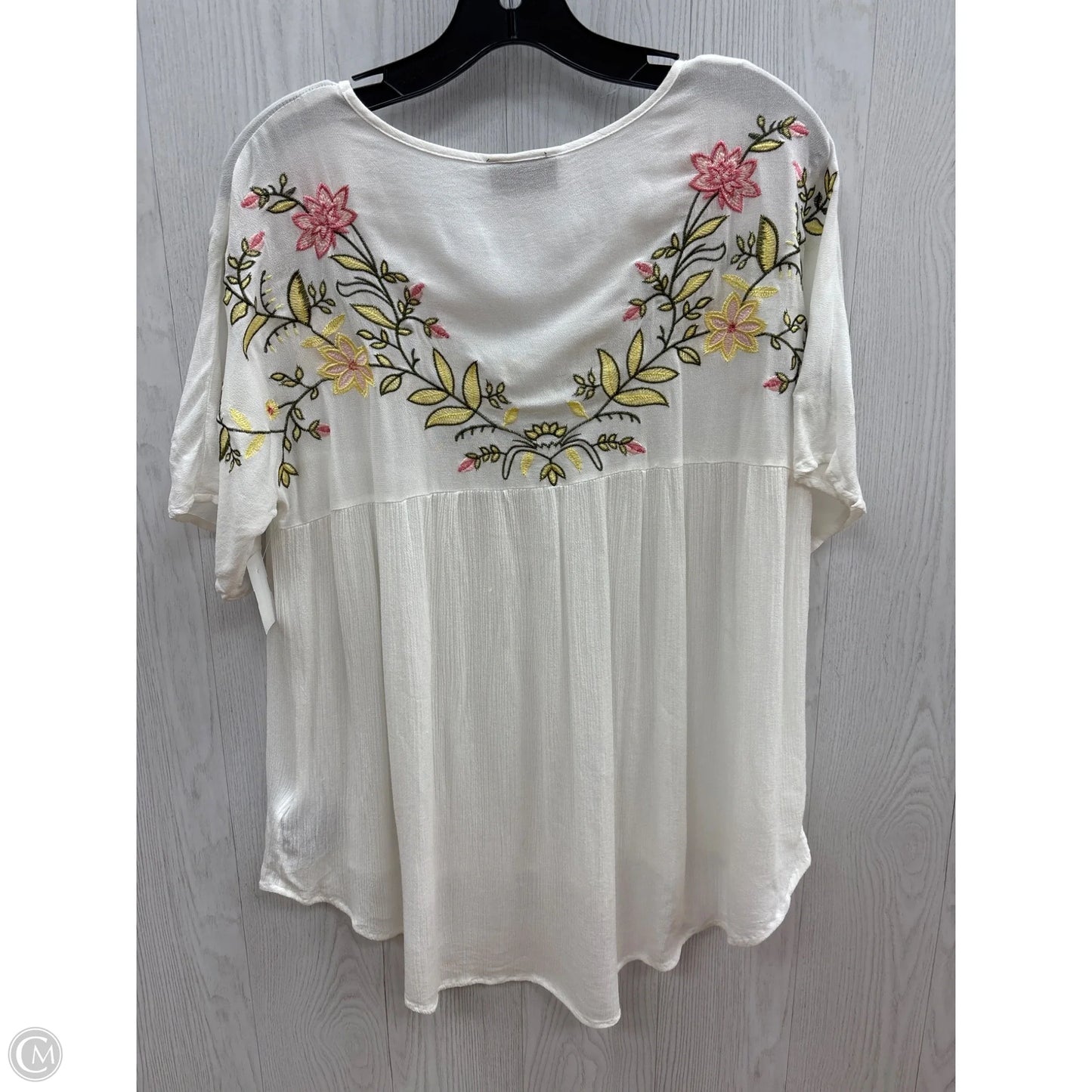 Top Short Sleeve By Vici In White, Size: S