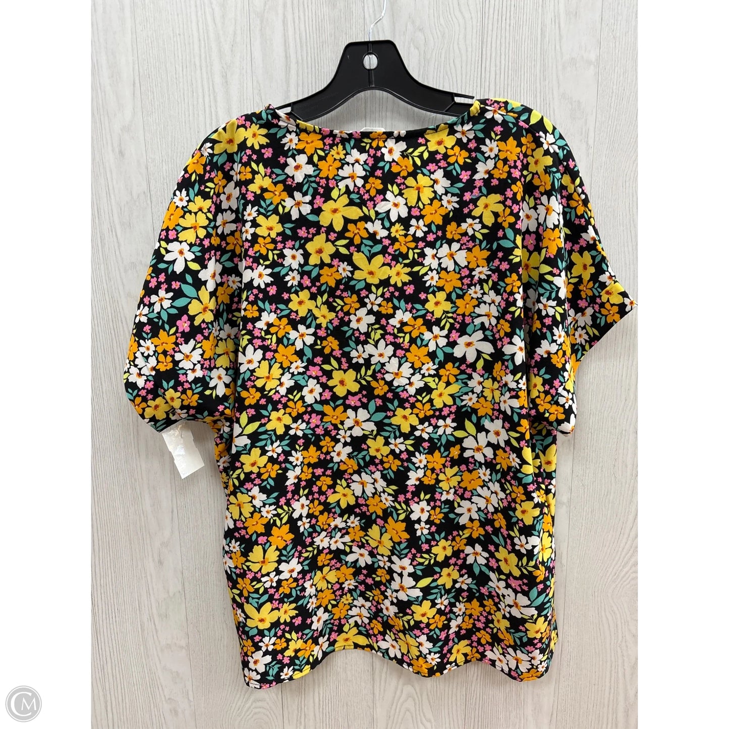 Top Short Sleeve By Clothes Mentor In Floral Print, Size: M