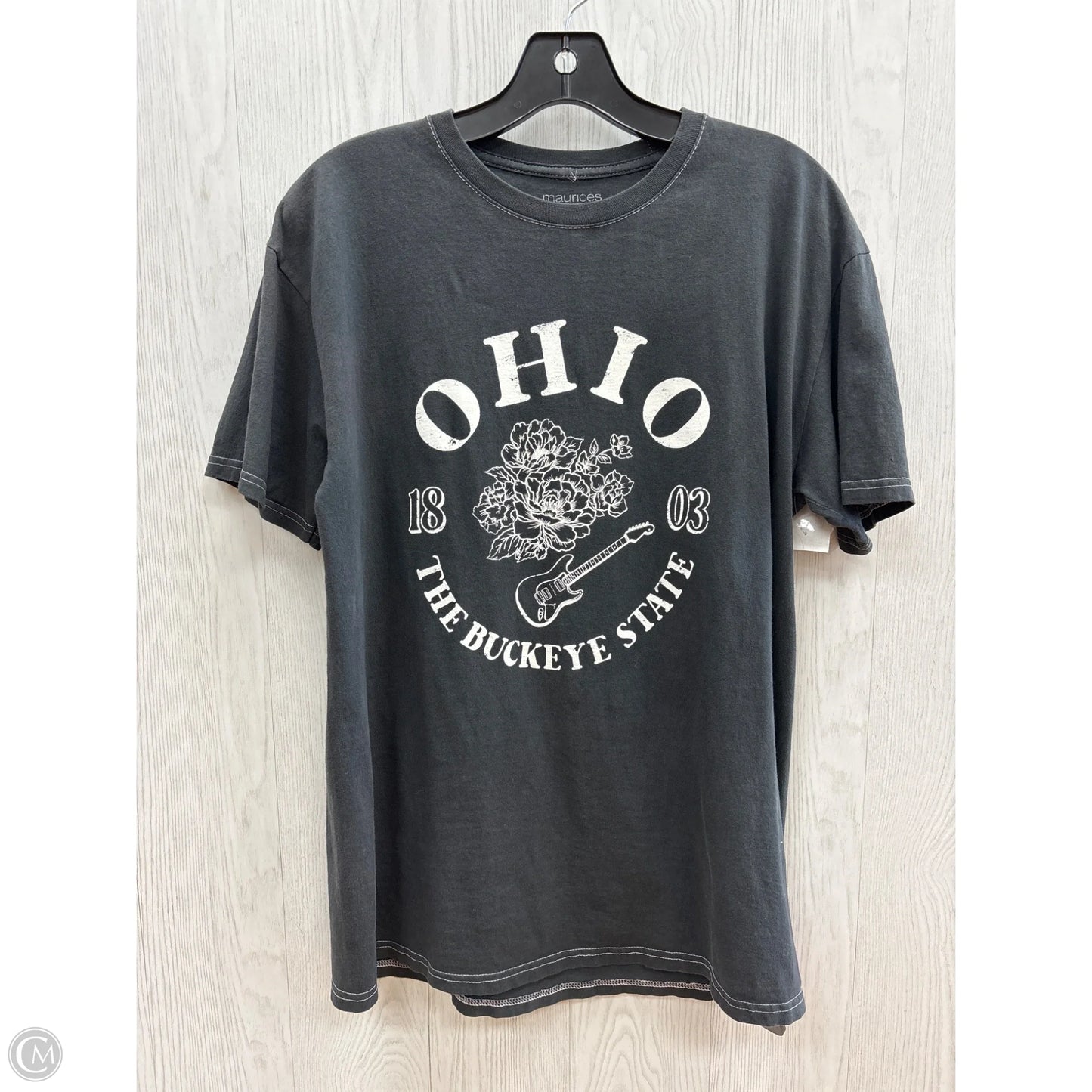 Top Short Sleeve By Maurices In Grey, Size: M
