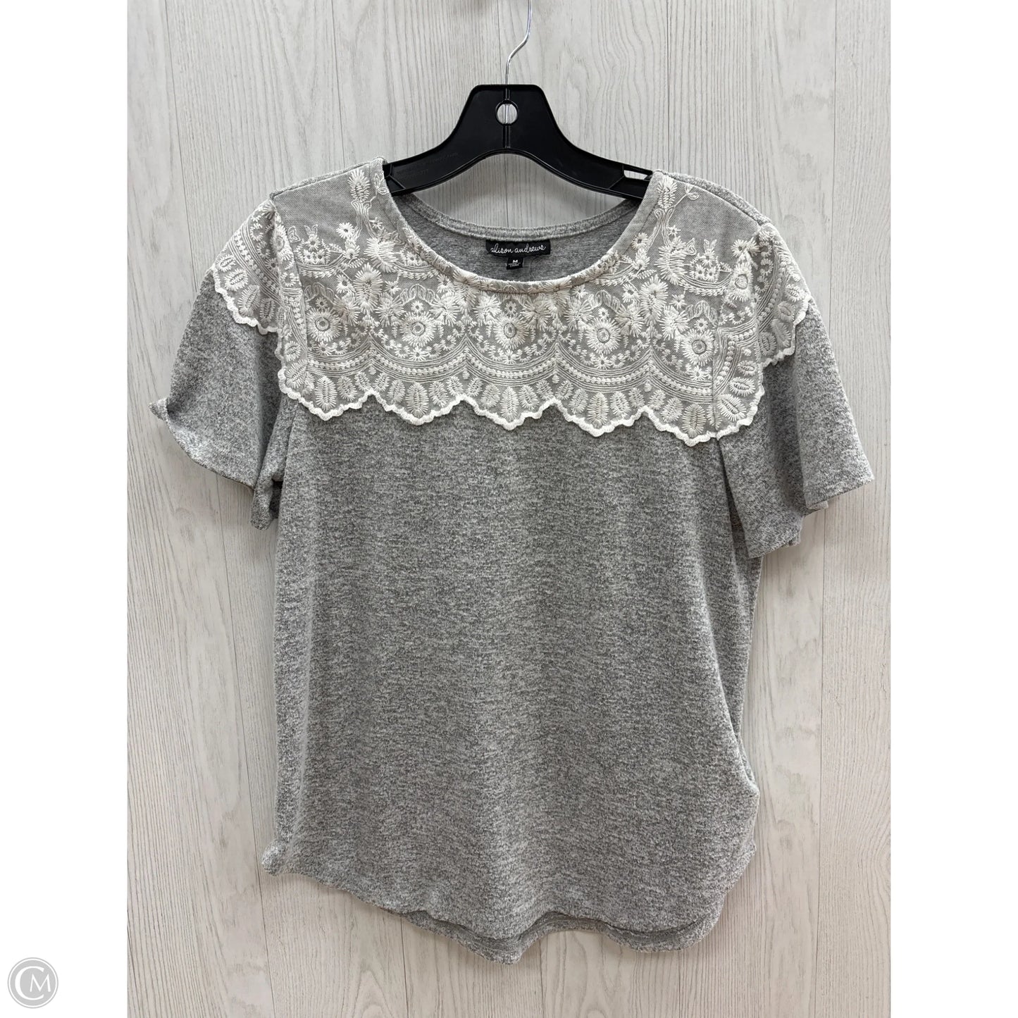 Top Short Sleeve By Clothes Mentor In Grey, Size: M