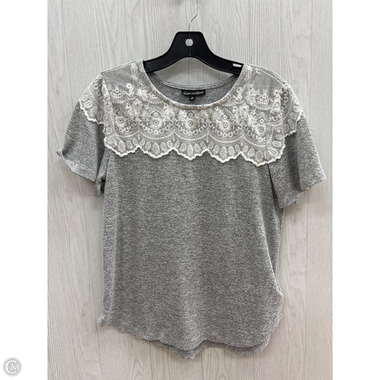 Top Short Sleeve By Clothes Mentor In Grey, Size: M