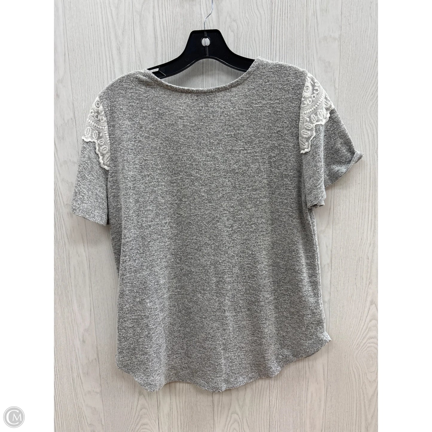 Top Short Sleeve By Clothes Mentor In Grey, Size: M